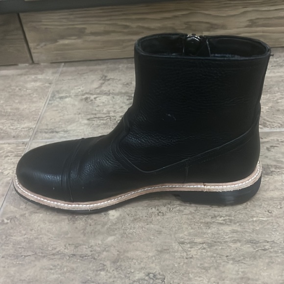 Uggs Mens Boots - Picture 9 of 11